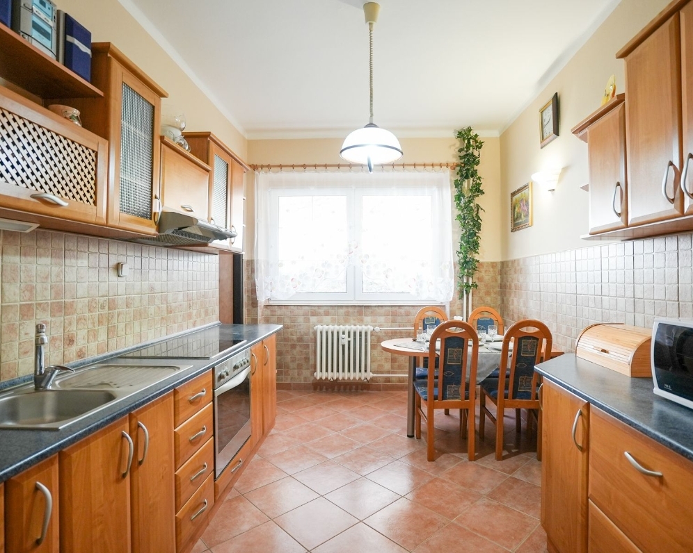 3 izbový byt po čiastočnej rekonštrukcií v blízkosti centra mesta Banská Štiavnica.