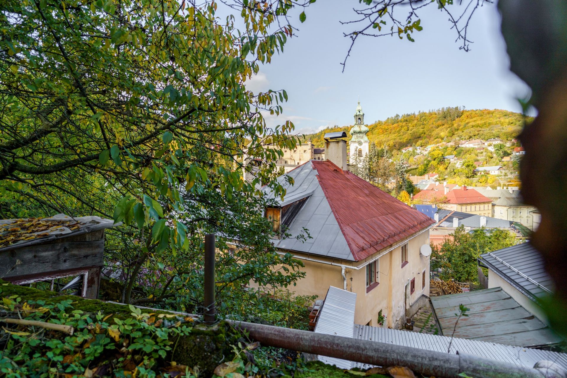 Na predaj rodinný dom vhodný aj ako investícia, priamo v centre mesta.