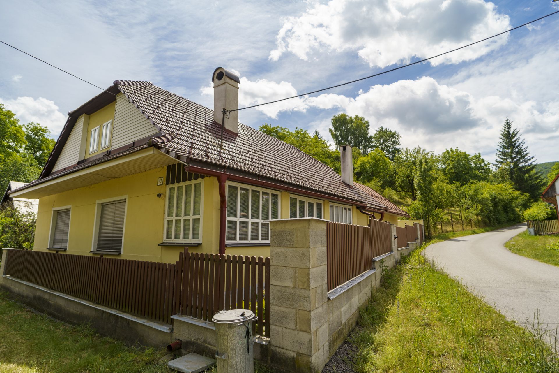 Na predaj rodinný dom s pozemkom 3223 m2