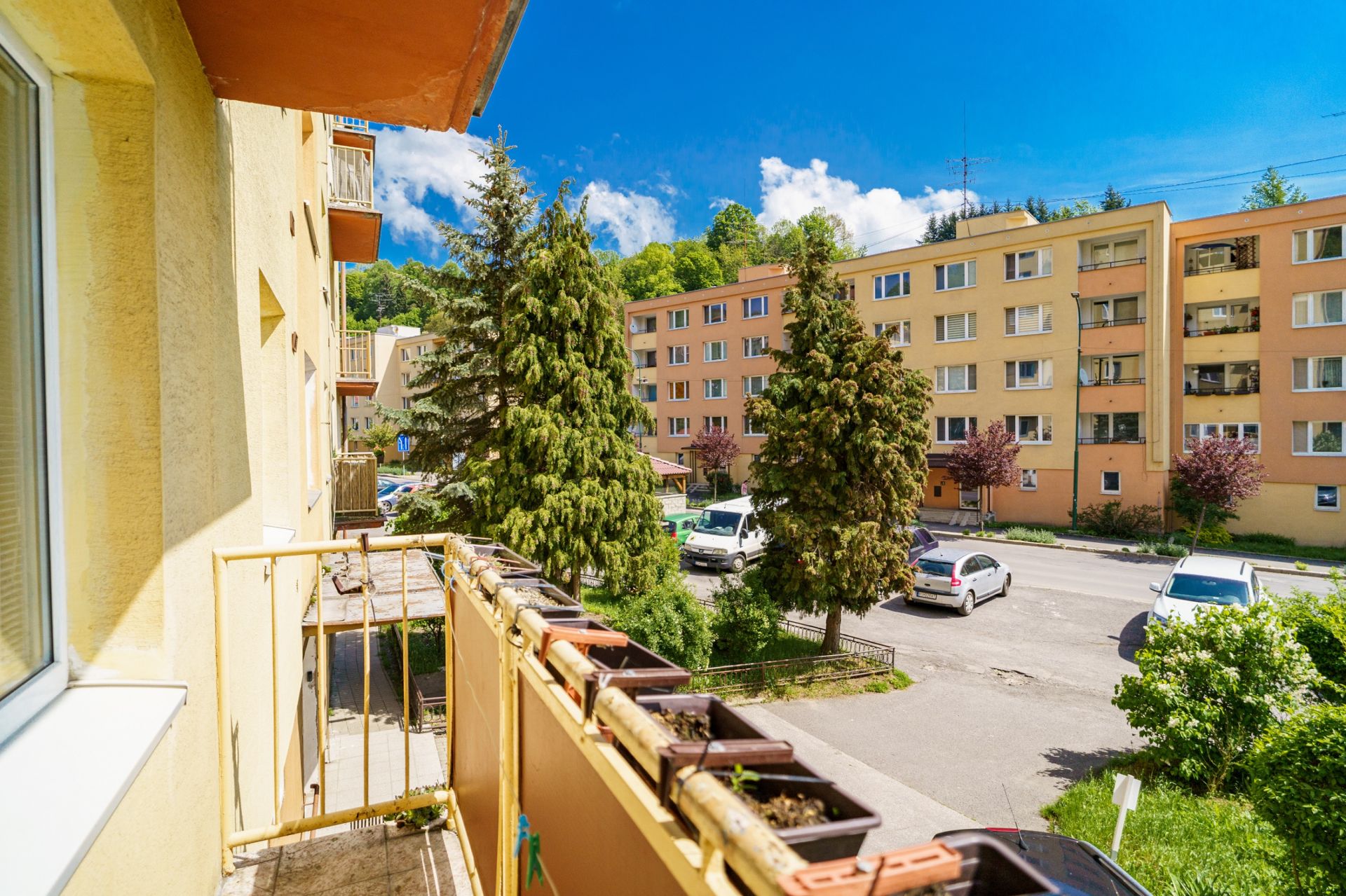 Ponúkame Vám na predaj 3i byt, v blízkosti centra mesta Banská Štiavnica.