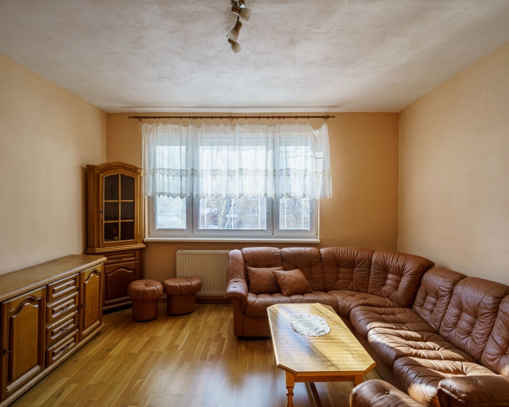 3 izbový byt po čiastočnej rekonštrukcií, v Banskej Štiavnici.