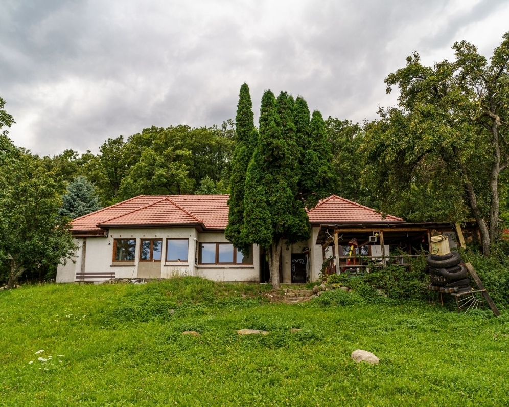 Rodinný dom po čiastočnej rekonštrukcií, v obci Pukanec - Majere.